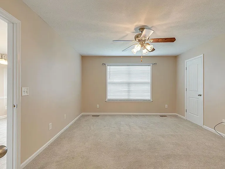1921 Spears Ln — Photo 8