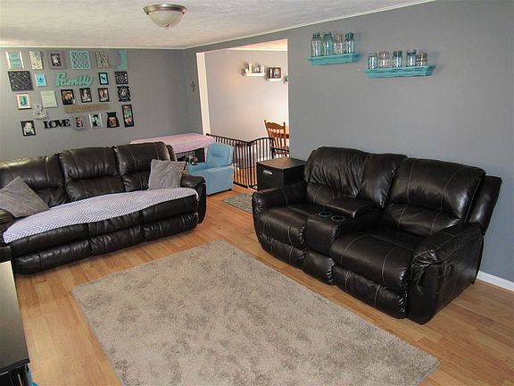 2nd image of 20740 Roycroft Dr
