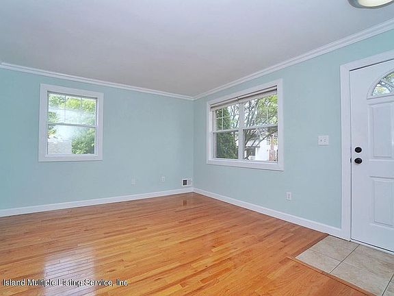 5th image of 99 Galloway Ave