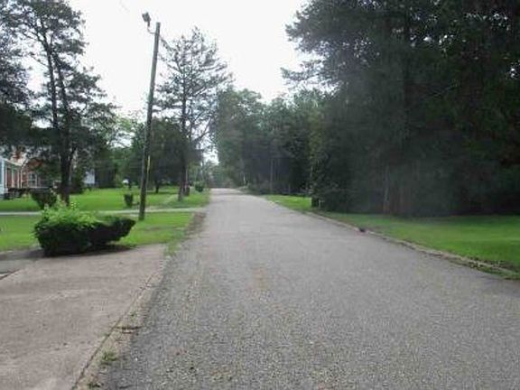 Exterior Neighborhood (street photo)