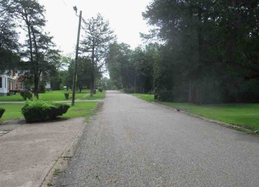Exterior Neighborhood (street photo)