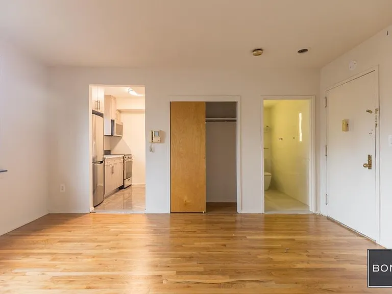 230 E 30th St #15D — Photo 3