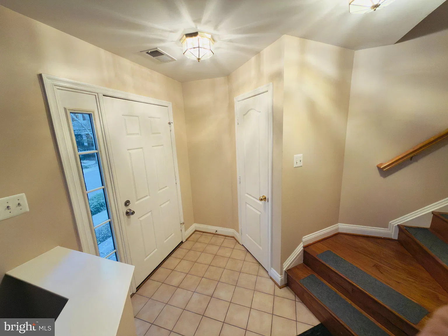 4 bed, 3.5 bath, 2480 sqft, $3,800 — Photo 2