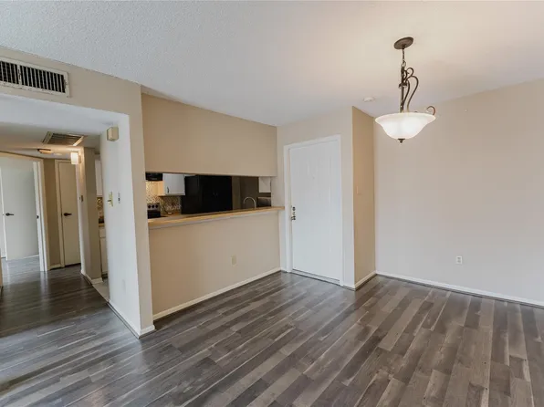 2818 S Bartell Dr APT 34, Houston, TX 77054