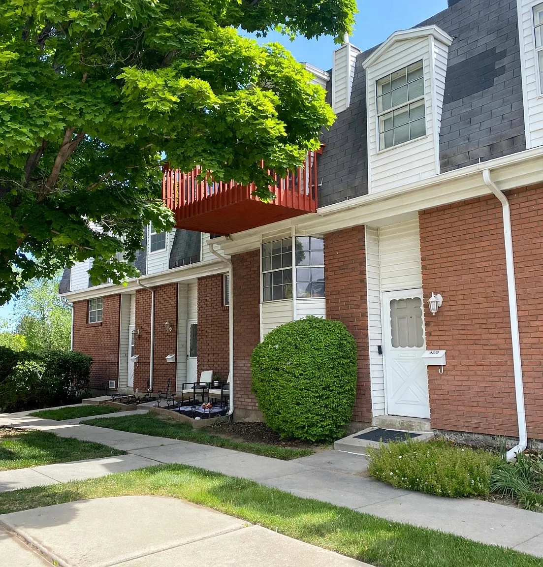 3 bed, 1.5 bath, 1296 sqft, $2,300 — Photo 1