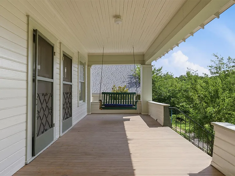 608 Harthan St — Photo 3