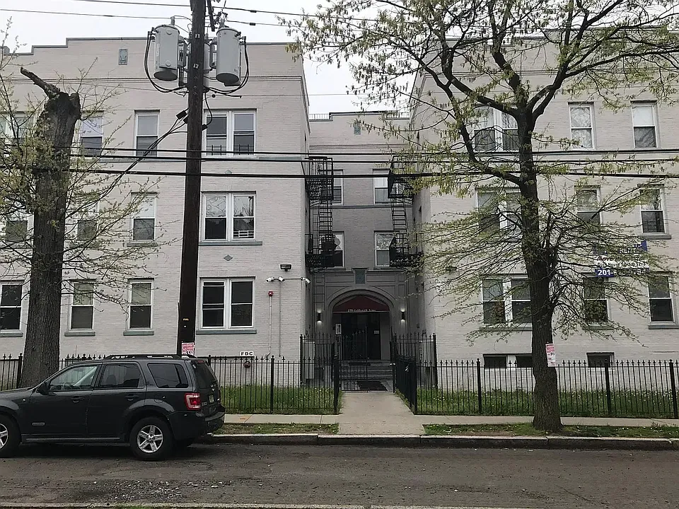 270 Goldsmith Ave #C1
