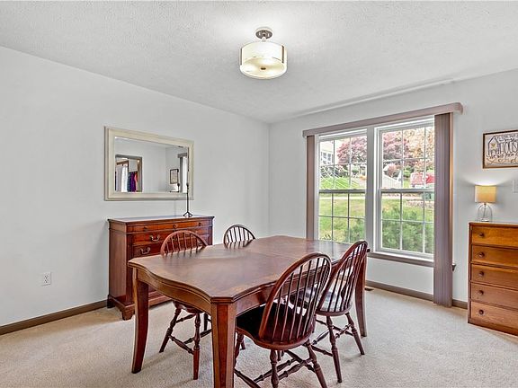 4th image of 237 Blue Jay Dr