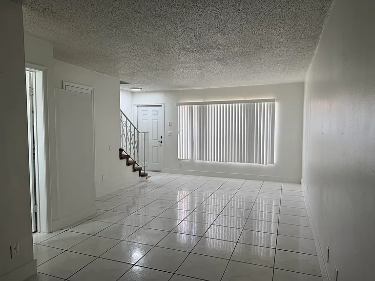 2552 NW 52nd Ave #B19 — Photo 6