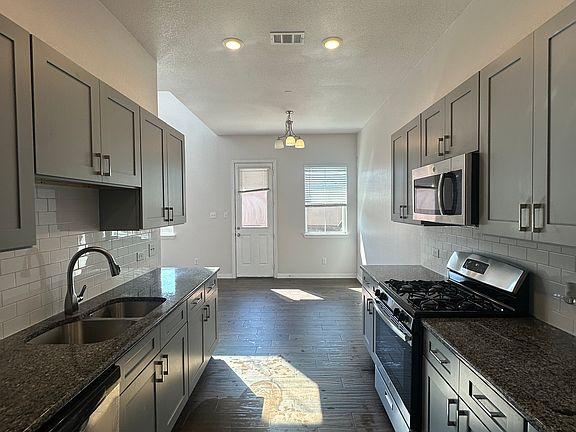 3rd image of 4901 Oak Creek Ln