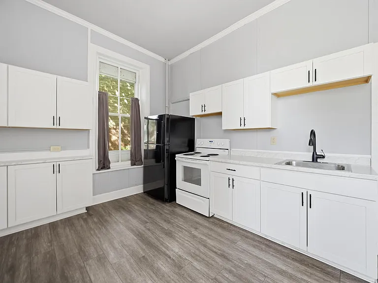 323 N Potomac St — Photo 15