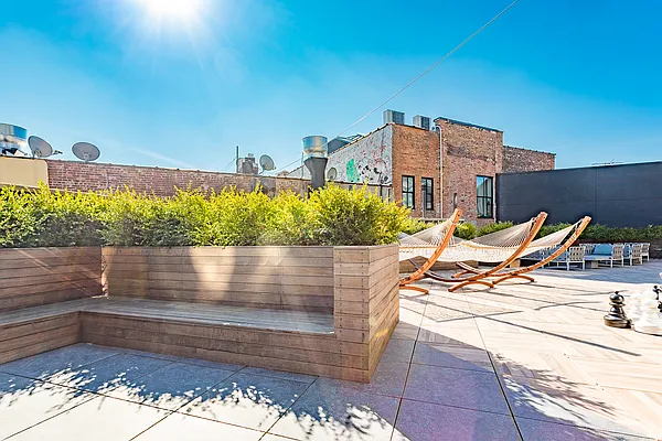 Rented by MySpaceNYC | media 61