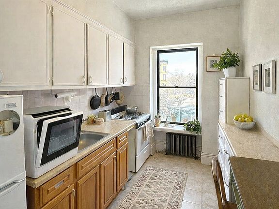 3rd image of 65 Saint Marks Ave #2B
