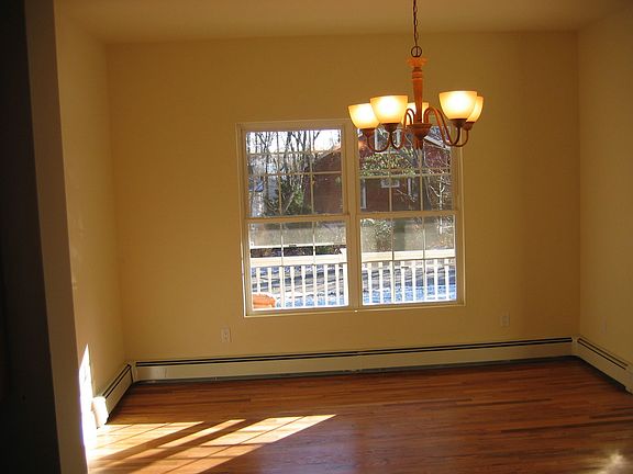 5th image of 35 Elm St