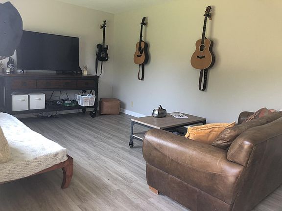 2nd image of 327 Ash Dr