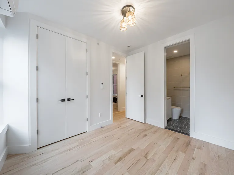 376 Montgomery St #1A — Photo 8