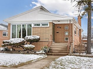 10111 Elm Circle Dr, Oak Lawn, IL