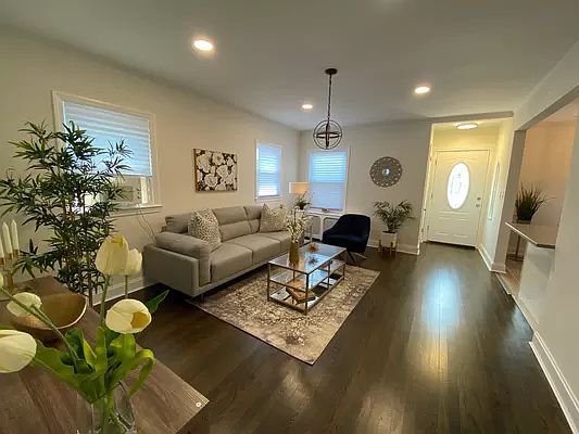 3rd image of 118-11 226th St