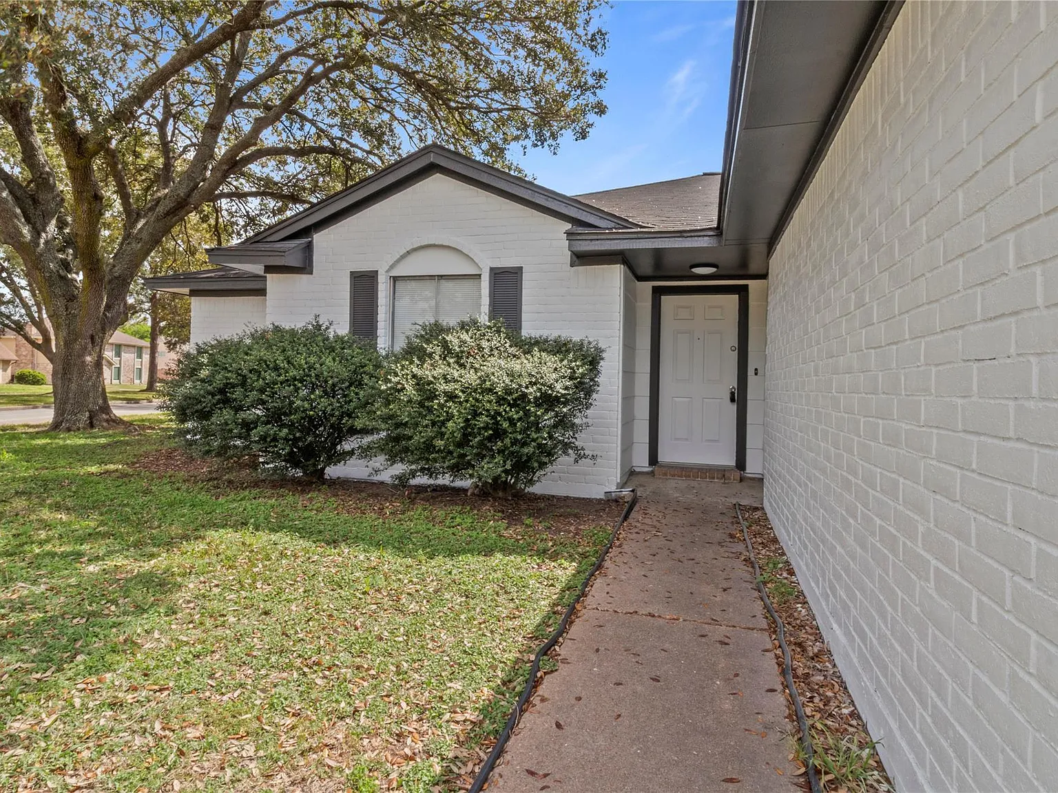 4 bed, 1673 sqft, $2,200 — Photo 2