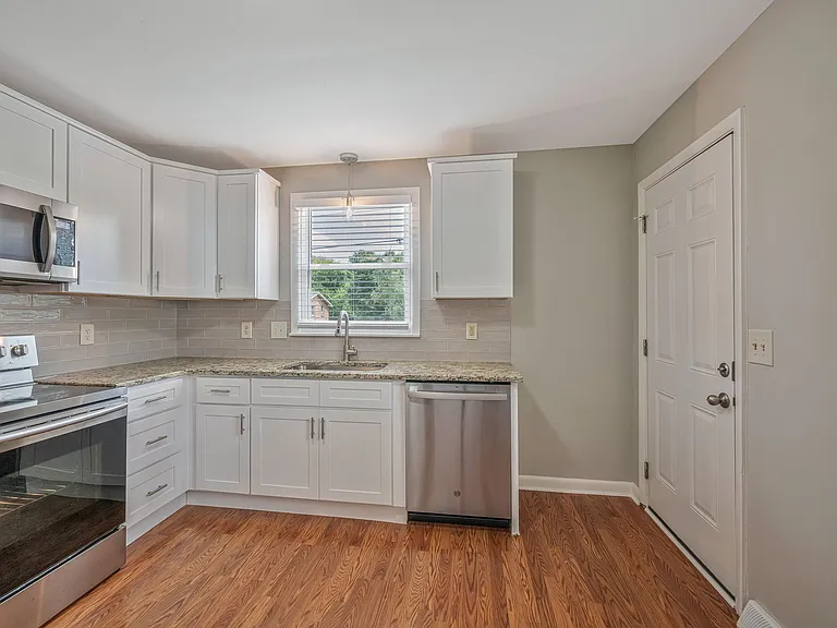 7439 George Gaines Rd — Photo 10