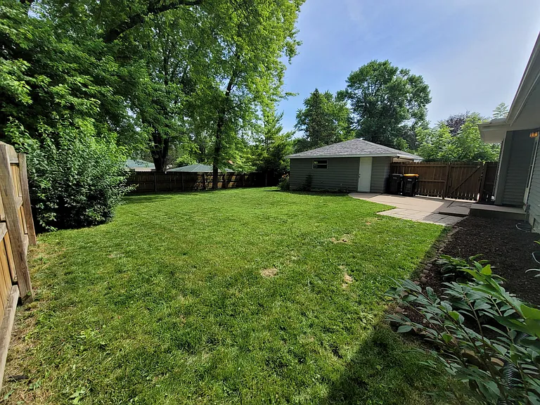 W170N8758 Edgewood Pl — Photo 29