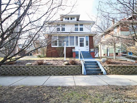2nd image of 738 Lyon St NE