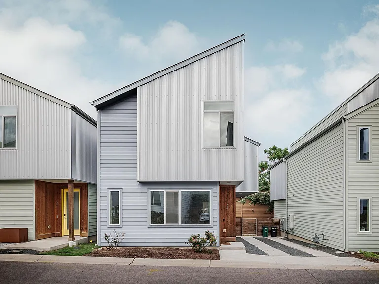 801 N Bluff Dr #28 — Photo 1