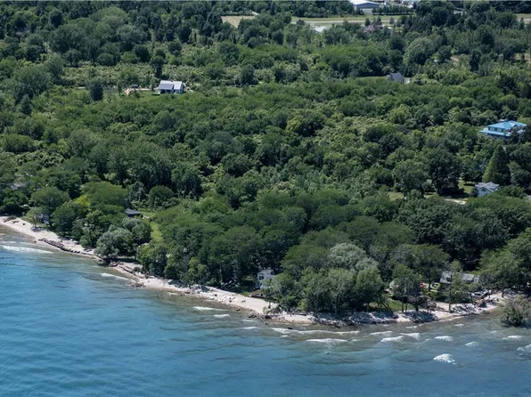 9 E Point Rd, Kelleys Island, OH 43438