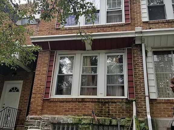2nd image of 2218 N Hobart St