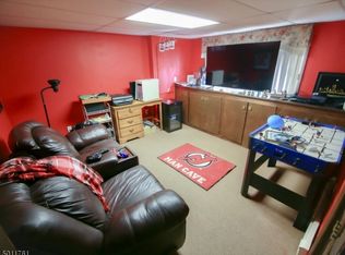 13 Boomer Rd, Hopatcong, NJ 07843