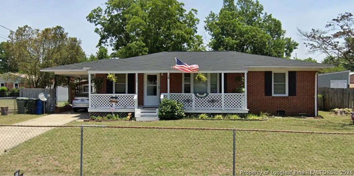 3 bed, 1.0 bath, 1177 sqft, $1,250 — Photo 1