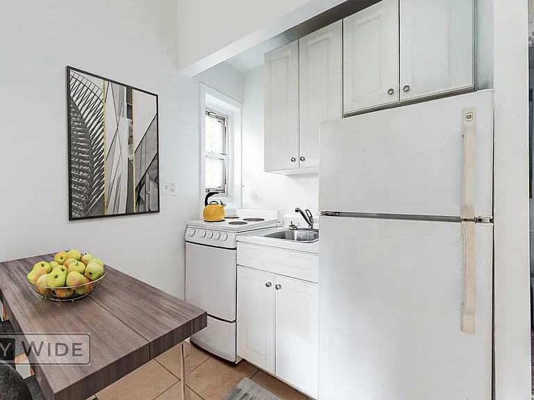 188 E 93rd St #2L — Photo 2