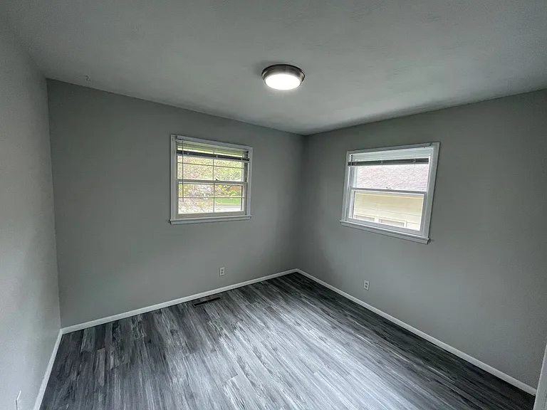 2221 S Virginia Ave — Photo 14