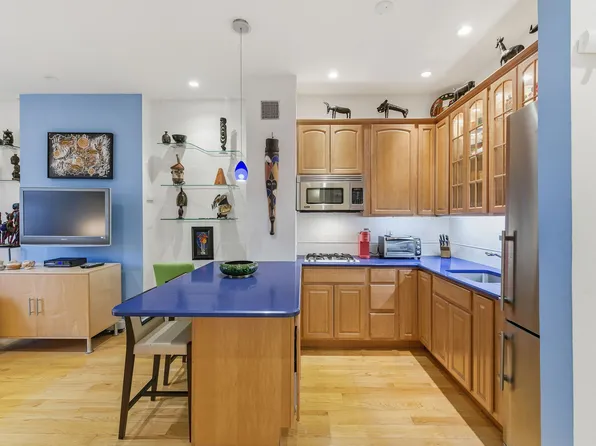 360 West 21st Street image 7 of 21