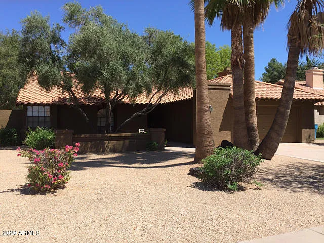 3 bed, 2.0 bath, 1716 sqft, $5,000 — Photo 2