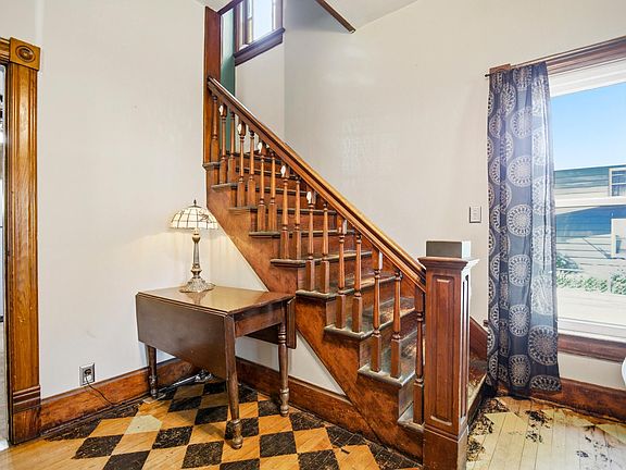 4th image of 204 Riverside Ave