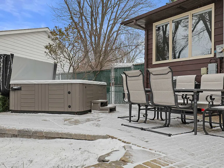 600 Woodview Dr — Photo 56