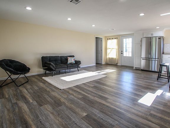 4th image of 16136 Grisham Ave