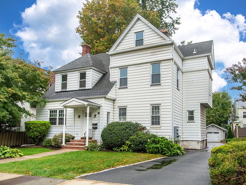 SECOND FLOOR APARTMENT FOR RENT