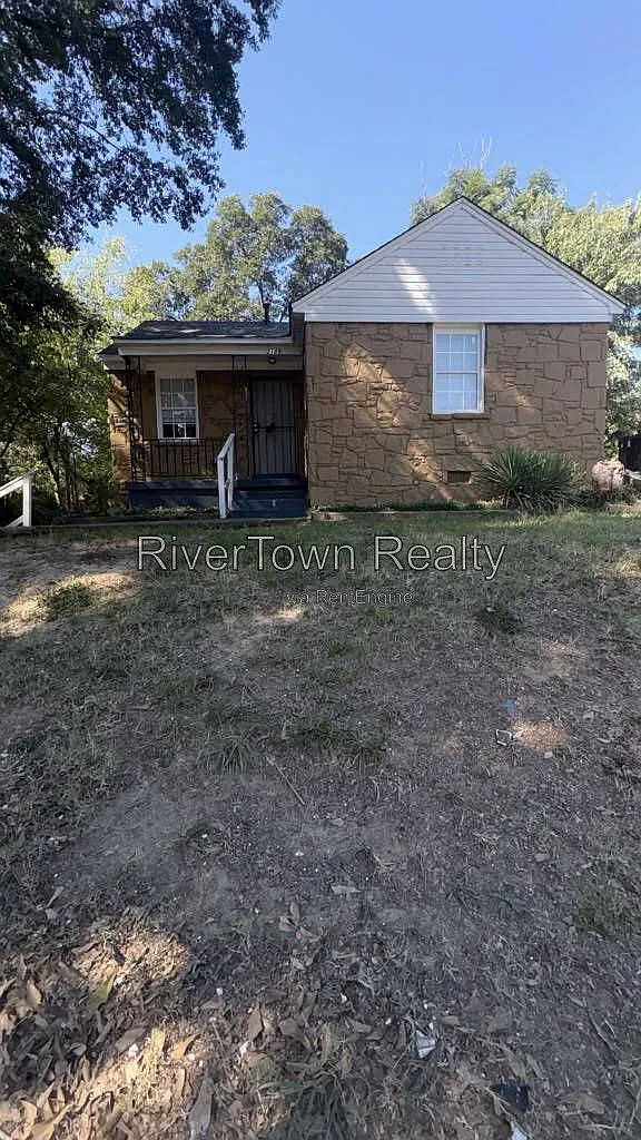 3 bed, 1.0 bath, 1171 sqft, $1,195 — Photo 1