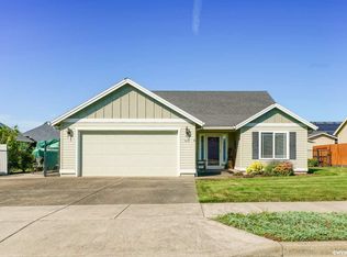 915 Hayes St, Mount Angel, OR 97362