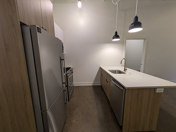 5th image of 28 E Adams St #30-1107
