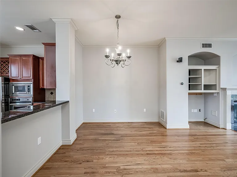315 Sandman St — Photo 29