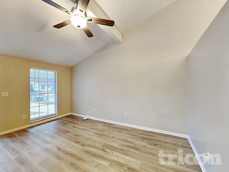 16013 Woodpine Dr — Photo 4