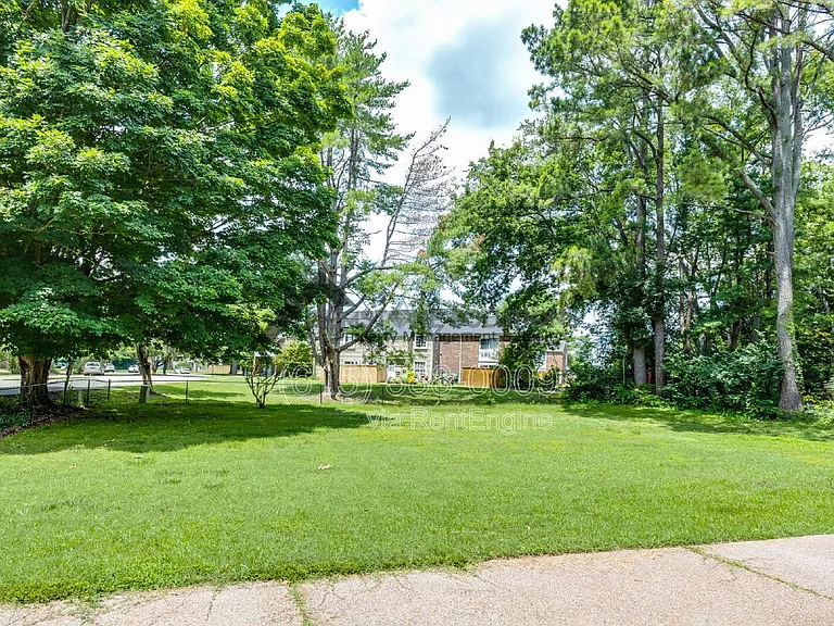 715 Hillsboro Rd — Photo 9