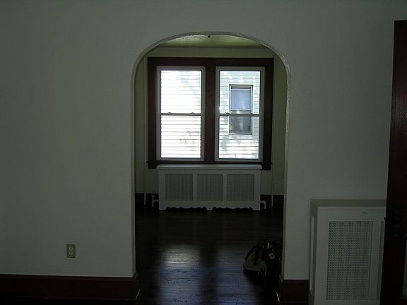 5th image of 513 W Market St
