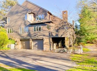 2 Pamrapo Ct W, Glen Rock, NJ 07452