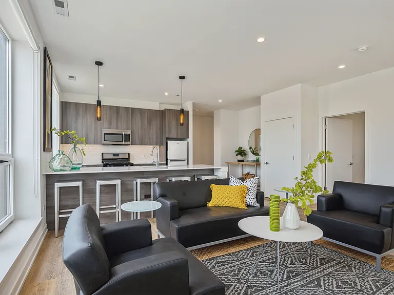 2803 W Henderson St #303 — Photo 1