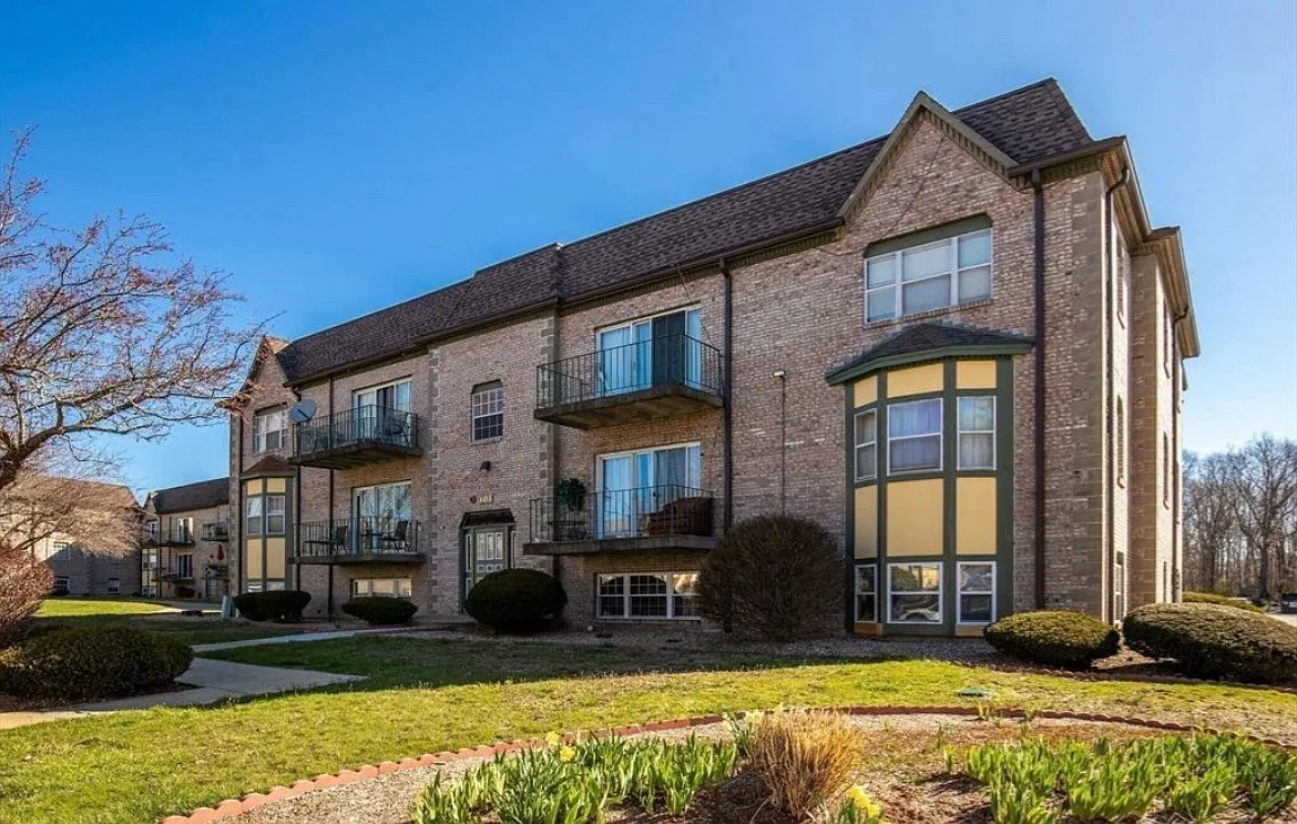 Building Photo - Oak Ln