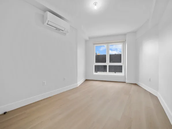 77-63 Vleigh Place image 8 of 17